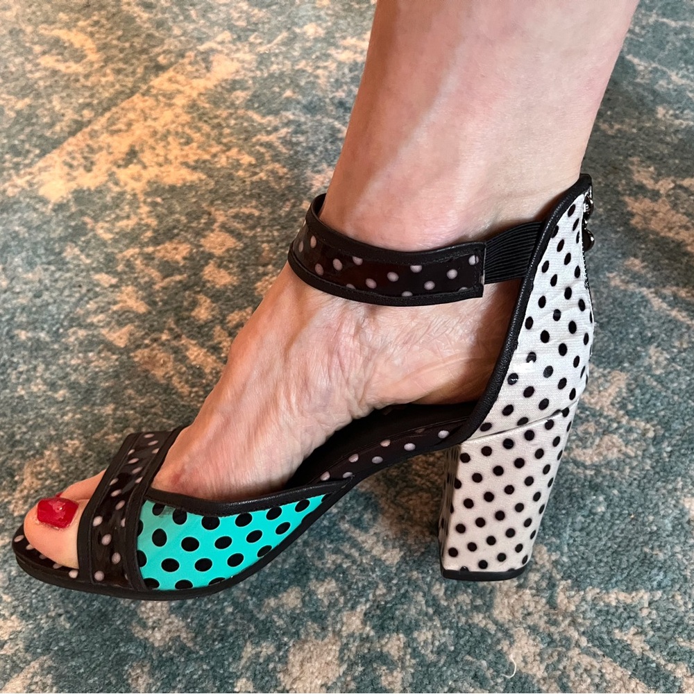 Black and Green Chunky Heels with Peep-Toe Design